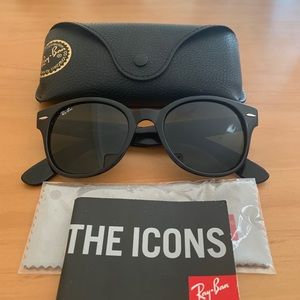 Classic Black Sunnies